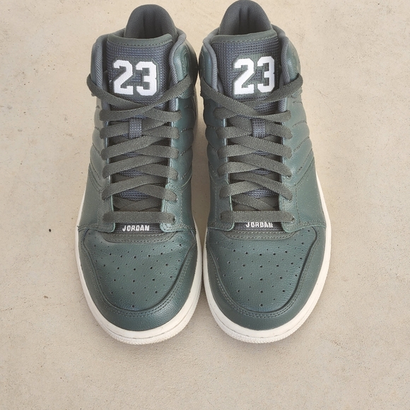 Jordan 1 Flight 4 Released 2016 Size 7.5 mens Colors Grove Green and Bone - Picture 13 of 14